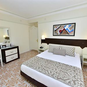 Habitación Familiar con 2 Camas Individuales